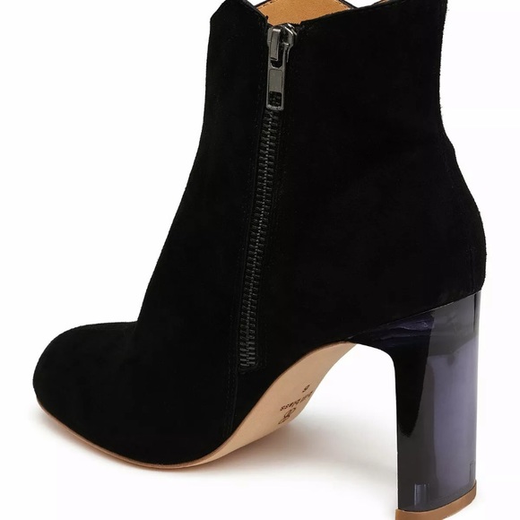 Bill Blass - Picture 2 of 7